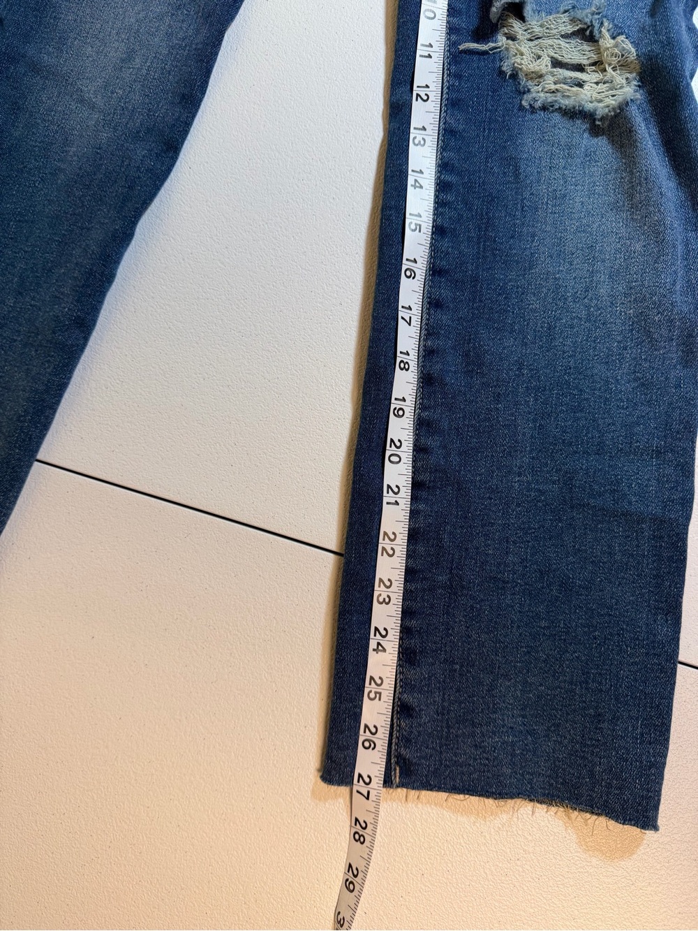 DL1961 NWT Distressed High Rise Straight Leg Jeans Size 27 Retail $199 - Picture 8 of 10